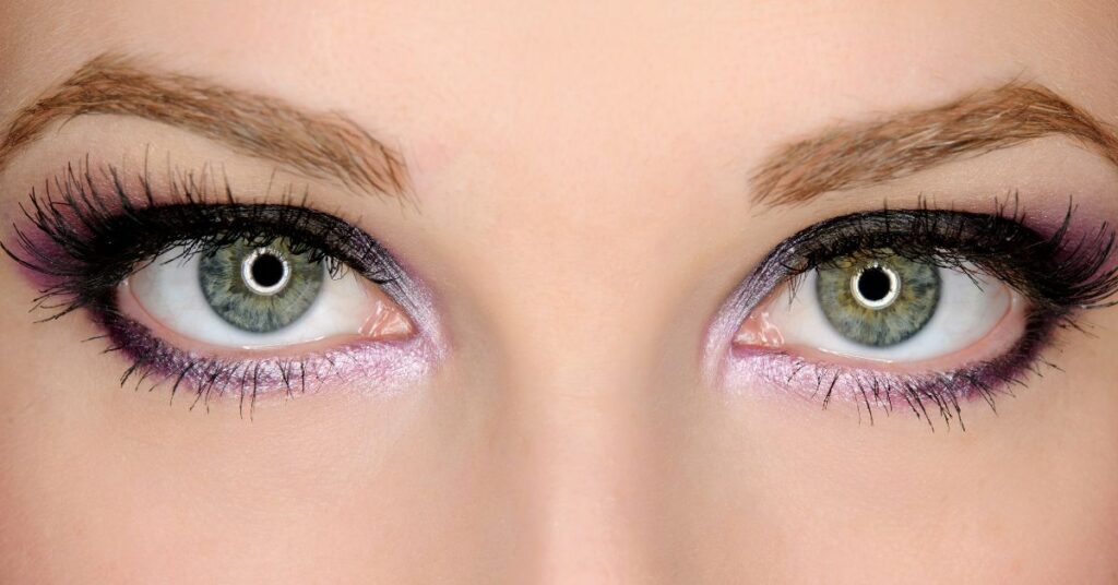 What Color Mascara for Green Eyes