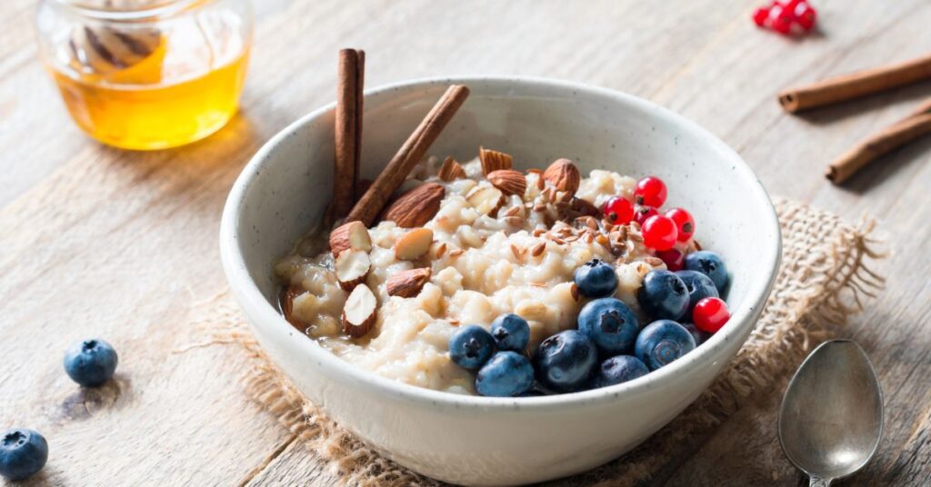 Is It Bad To Eat Oatmeal Before Bed